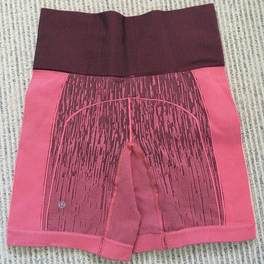 Lululemon shorts size 4 new condition 6” inseam